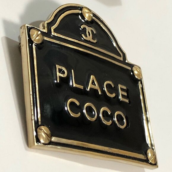 CHANEL PLACE COCO Black Brooch Gold Tone Pin B15S Auth - Picture 4 of 10